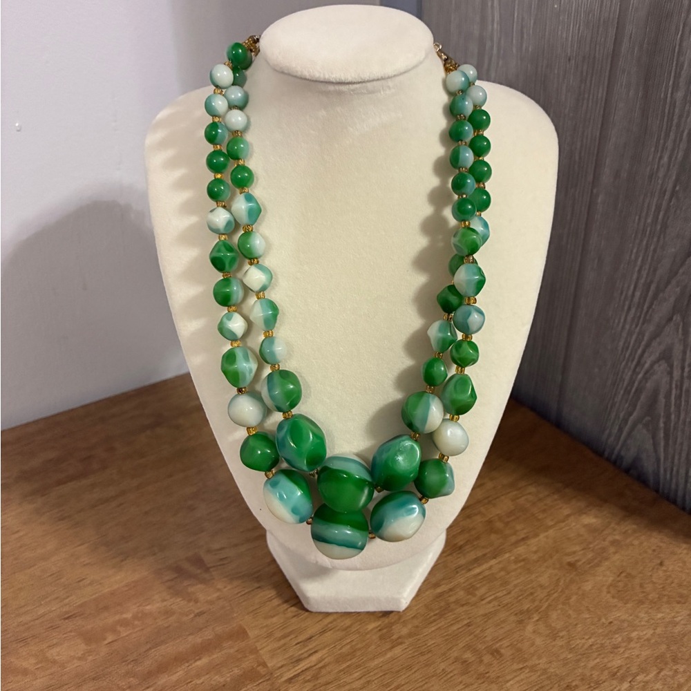 vintage emerald green 3-strand lucite crystal and bead necklace